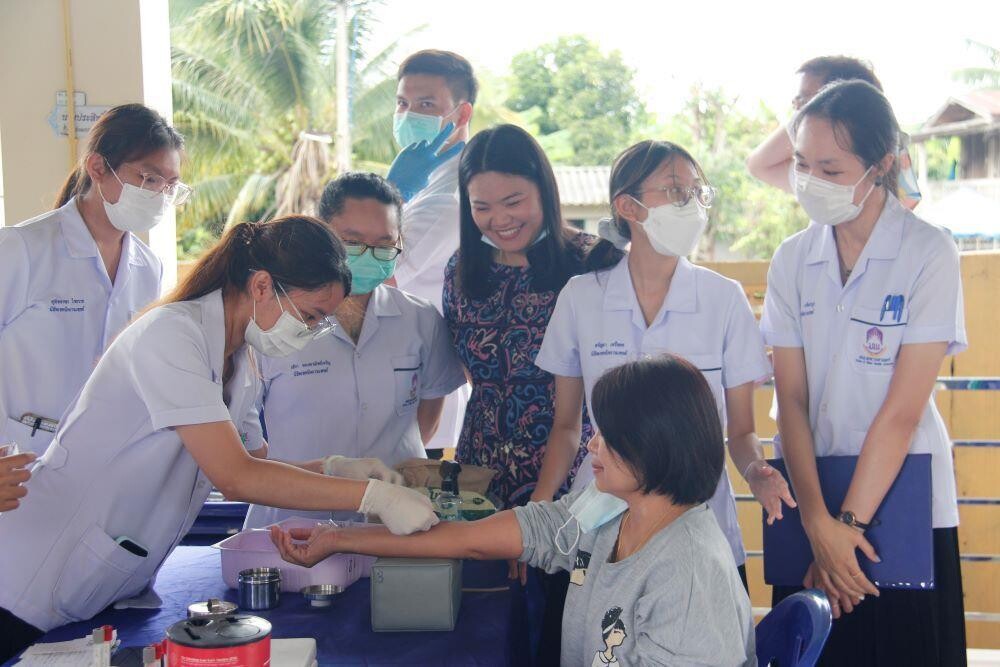 เทคนิคการแพทย์ คณะสหเวชศาสตร์ ม.พะเยา ลงพื้นที่ตรวจสุขภาพ ชุมชนวัดศรีบังวัน อ.แม่ใจ จ.พะเยา