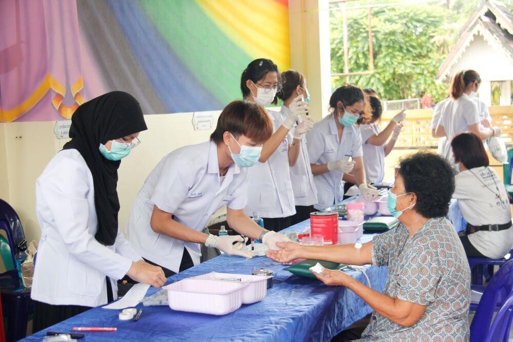 เทคนิคการแพทย์ คณะสหเวชศาสตร์ ม.พะเยา ลงพื้นที่ตรวจสุขภาพ ชุมชนวัดศรีบังวัน อ.แม่ใจ จ.พะเยา