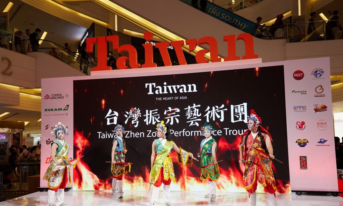 บอย-ปกรณ์ โผล่เซอร์ไพรส์ สายเที่ยวชาวไทยแบบใกล้ชิดในงาน "Taiwan Travel Fair 2023" พร้อมส่งรอยยิ้มและความสนุกในแอคทิวิตี้สุดเอ็กซ์คลูซีฟ จัดเต็มส่งตรงจากไต้หวัน