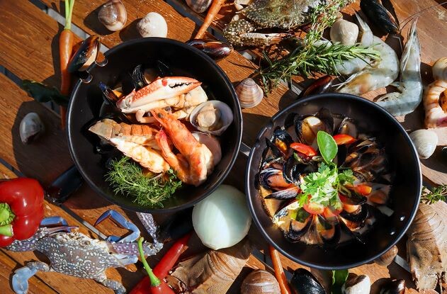 SHELLFISH POT THURSDAY AT CENTARA GRAND BEACH RESORT &amp; VILLAS HUA HIN