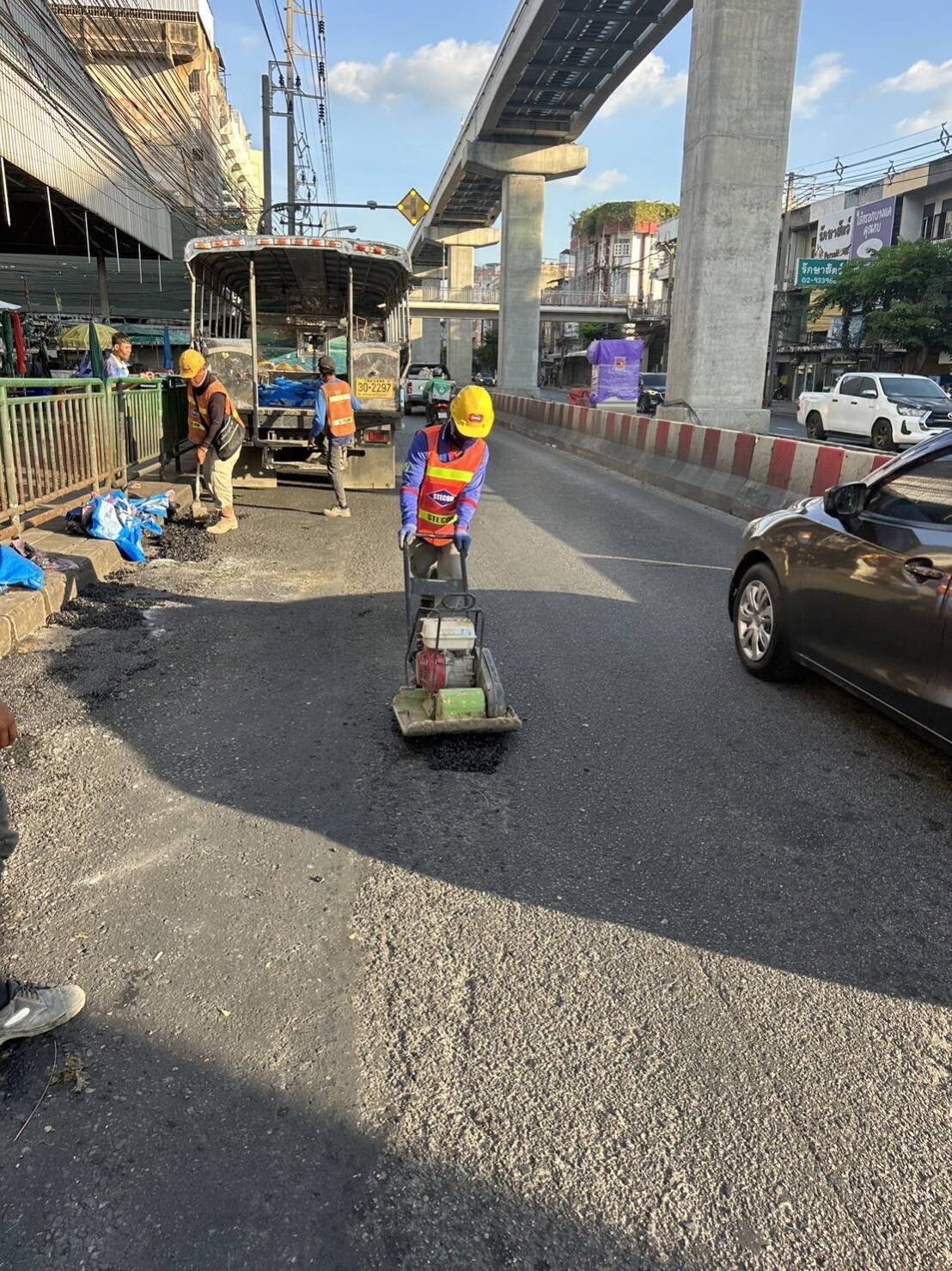 กทม.ประสาน รฟม.ซ่อมผิวจราจร ถ.ลาดพร้าว พื้นที่ก่อสร้างรถไฟฟ้าสายสีเหลือง