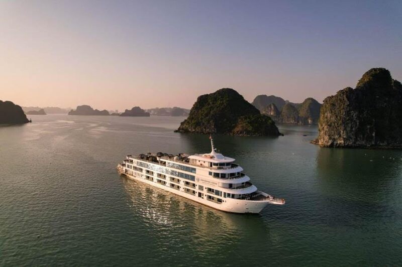 Halong Bay's Lavish Day And Dinner Cruises To Welcome 200,000th Passenger