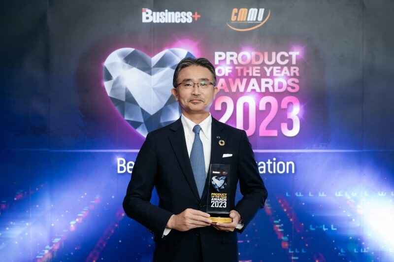 Hino wins business+ product of the year awards 2023 for the vehicle category in "commercial truck, HINO MY23"