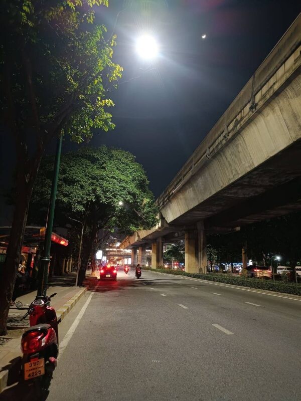 กทม.เร่งตรวจสอบแก้ปัญหาไฟฟ้าส่องสว่างชำรุดบริเวณแยกอโศกฯ ถนนพระรามที่ 6 และถนนพหลโยธิน