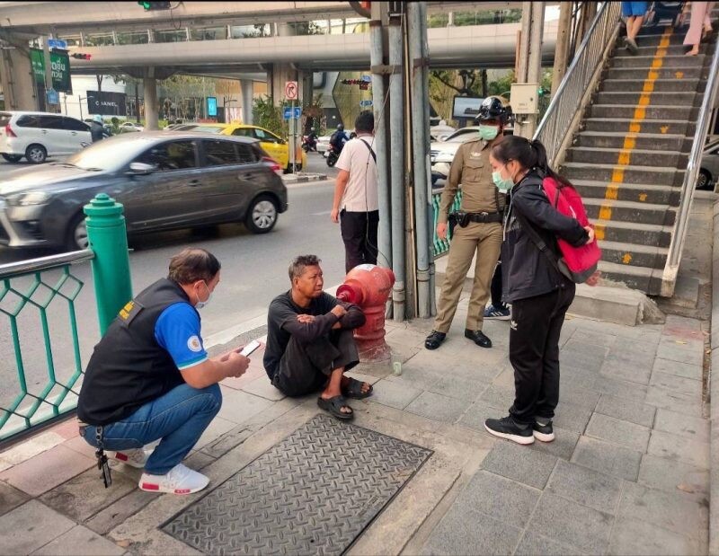 กทม.ร่วมสำรวจ-ช่วยเหลือเด็กและครอบครัวแก้ปัญหาเด็กเช็ดกระจก-ขายของริมถนน