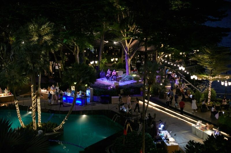 Delight in the 17th "Raan Dung Ross Ded: RDRD 'Street Food' Buffet Under the Stars @Salathip" at Shangri-La Bangkok