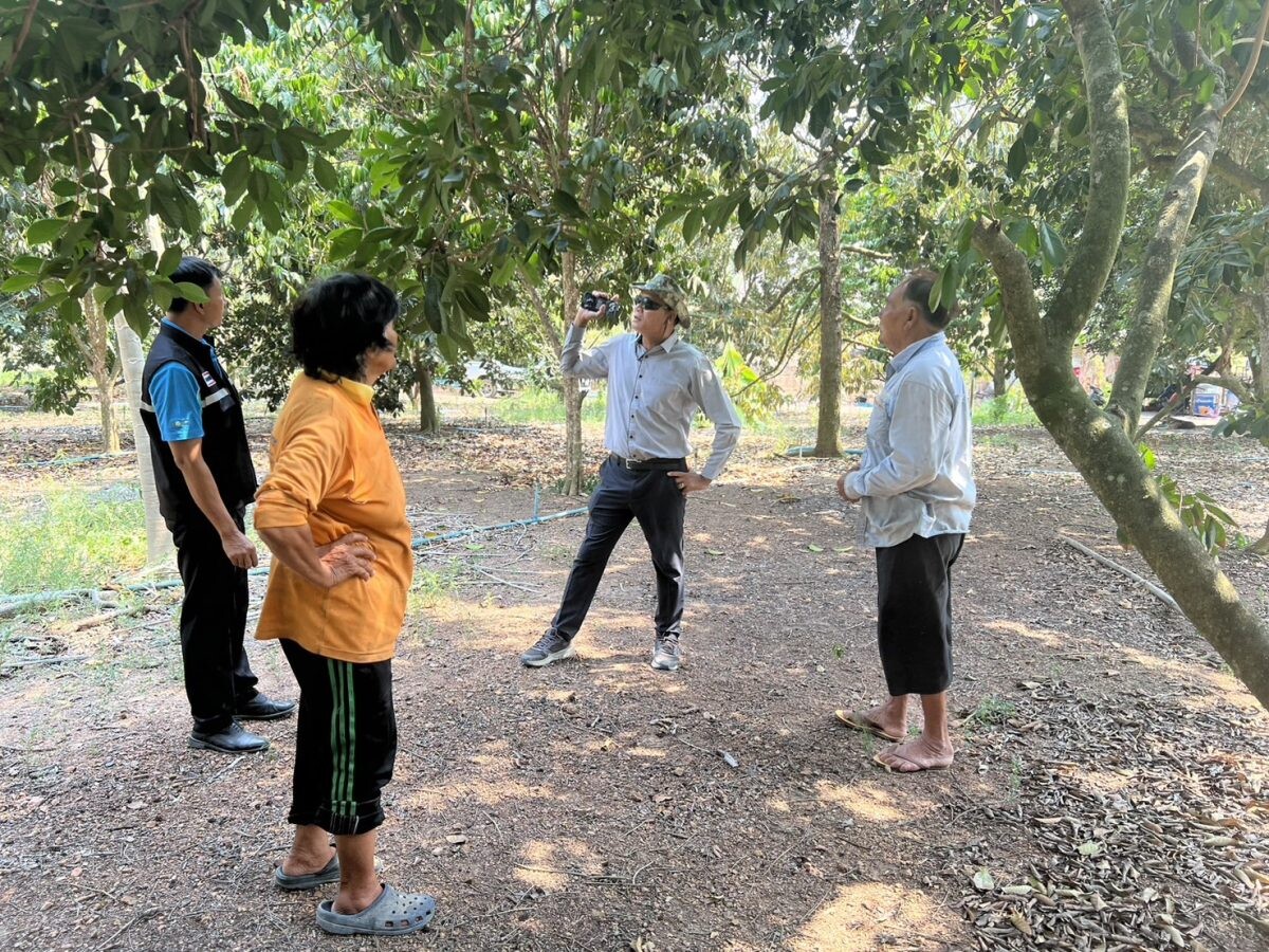 เกษตรหนองหญ้าปล้อง ลงพื้นที่ติดตามสถานการณ์การผลิตทุเรียนและเฝ้าระวังภัยแล้ง