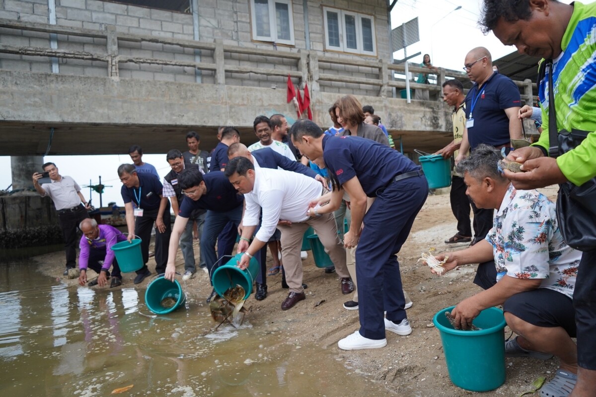 ท่านชายวัชเรศรเยี่ยมชมโรงงานผลิตเหล็กแผ่นรีดร้อนSSI-ท่าเรือประจวบ-กิจกรรมพัฒนาชุมชน"ศูนย์เรียนรู้กลุ่มเรือประมงพื้นบ้าน"-ปล่อยพันธุ์สัตว์น้ำ