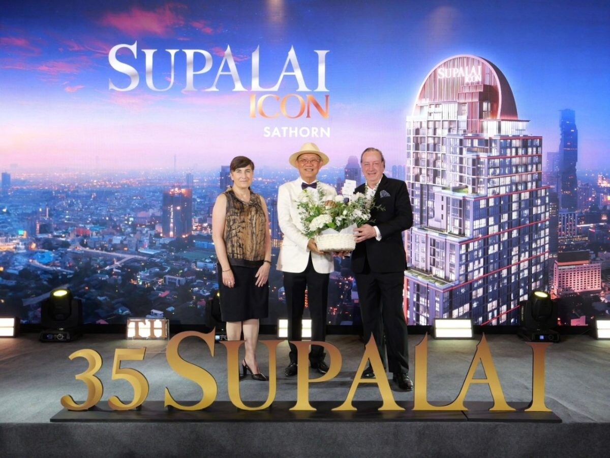 Mr.Robert Troup แห่ง dwp ร่วมแสดงความยินดี ในงานเปิดตัว SUPALAI ICON SATHORN แลนด์มาร์กใหม่ใจกลางสาทร