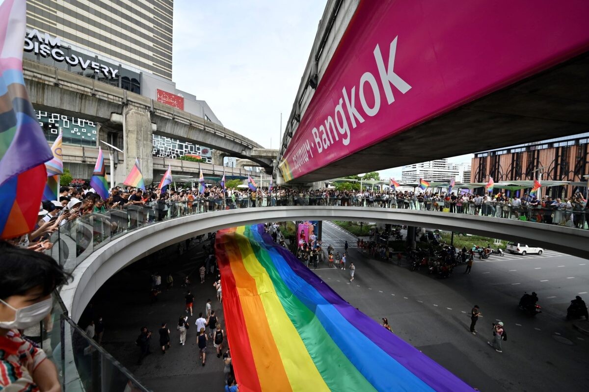 "นฤมิตไพรด์" สะบัดธงสีรุ้งบนถนนแห่งความเท่าเทียม ในงาน "Bangkok Pride Festival 2024" ตอกย้ำความปัง พลัง LGBTQIAN+ คนกว่า 2 แสนแห่แหนสร้างสีสันอลังการบนถนนพระราม 1