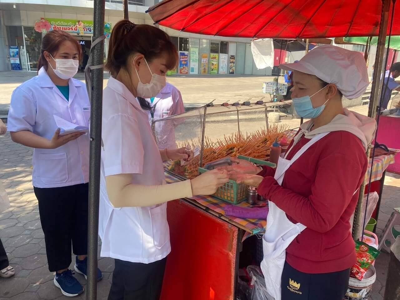 กทม. ยกระดับมาตรฐานอาหารริมบาทวิถี ส่งเสริมเมนูชูสุขภาพ ประเมิน "Street Food Good Health"