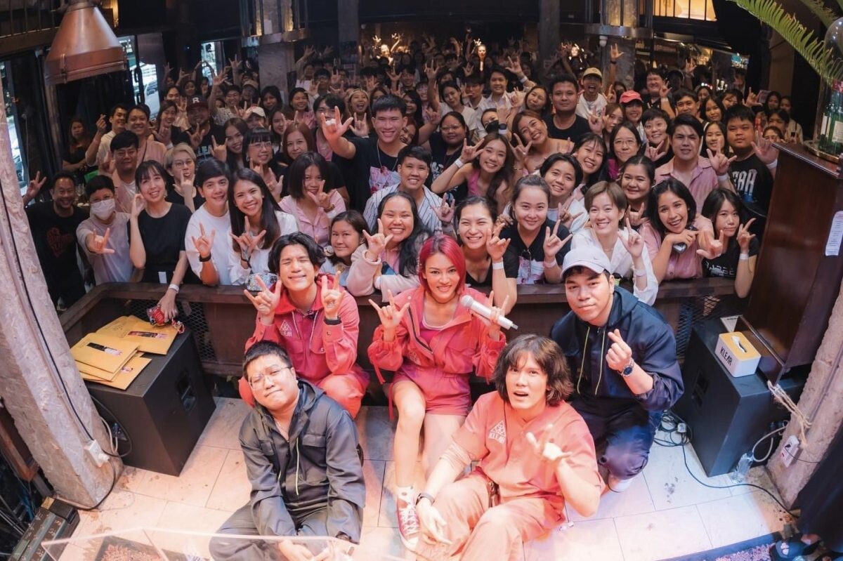 KLEAR รวมตัวแฟนคลับ จัด Fan Meet "KLEAR กู้ใจ ฮีลใจคนอกหัก"