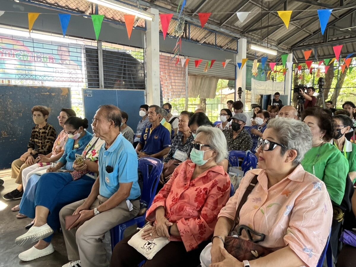 รายการสถานีประชาชน ไทยพีบีเอส ลงพื้นที่ชุมชนเคหะชุมชนบางบัว ยกระดับเตือนภัยออนไลน์ ฉีดวัคซีนให้ "วัยเก๋า