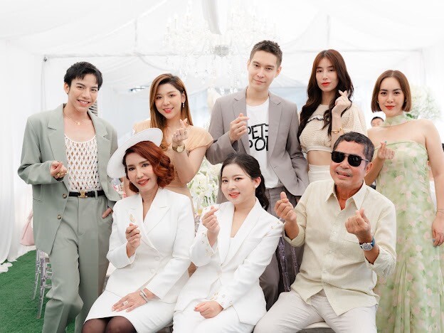 มิ้นต์ ชาลิดา, พีท พลทัพ นำทัพนักแสดงร่วมงาน Wand wood clinic