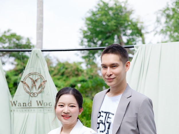 มิ้นต์ ชาลิดา, พีท พลทัพ นำทัพนักแสดงร่วมงาน Wand wood clinic