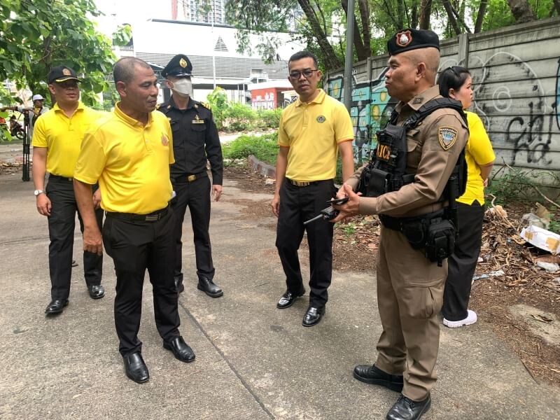 เขตราชเทวีรุดแก้ปัญหาคนเร่ร่อนริมทางเท้าข้างสถานีรถไฟฟ้าแอร์พอร์ต เรล ลิงก์ มักกะสัน