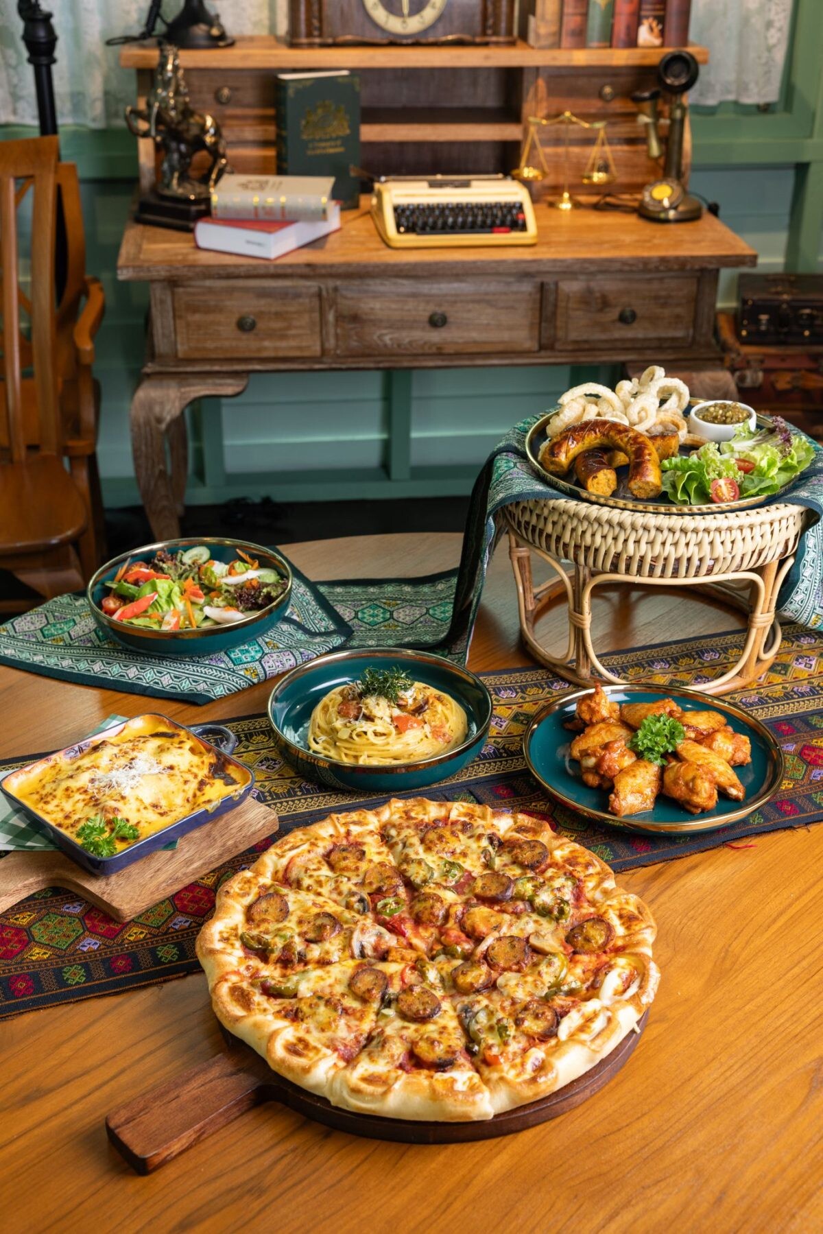 เดอะ พิซซ่า คอมปะนี เปิดตัวแฟล็กชิพสโตร์แห่งแรก 'ร้านพิซซ่าเรือนขนมปังขิง' พร้อมเสิร์ฟเมนูซิกเนเจอร์ท้องถิ่น ปักหมุดเมืองแป้ จุดเช็กอินใหม่ของภาคเหนือ