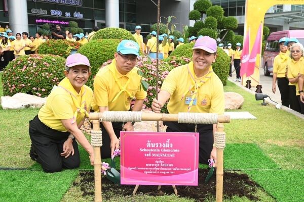 การเคหะแห่งชาติร่วมขบวน "คาราวานจิตอาสาพระราชทาน กระทรวง พม." พร้อมมอบถุงยังชีพ ให้กลุ่มเปราะบางในพื้นที่กรุงเทพฯ เพื่อเฉลิมพระเกียรติ 72 พรรษา พระบาทสมเด็จพระเจ้าอยู่หัว