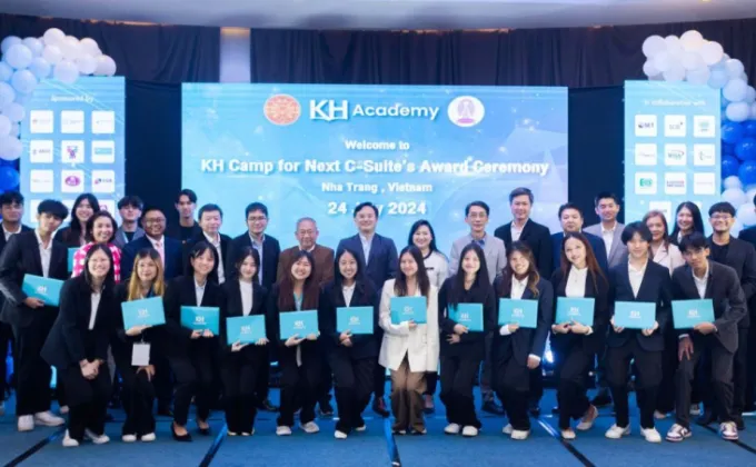 KH Academy บินลัดฟ้าพานิสิตนักศึกษาโครงการ