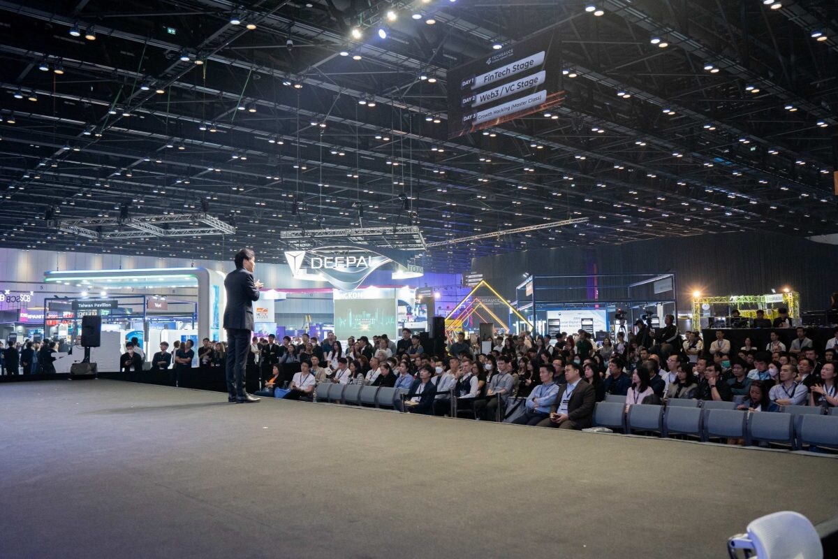 ท๊อป จิรายุส ชี้ Digital Frontiers เขย่าการเงินโลก ในงาน Techsauce Global Summit 2024