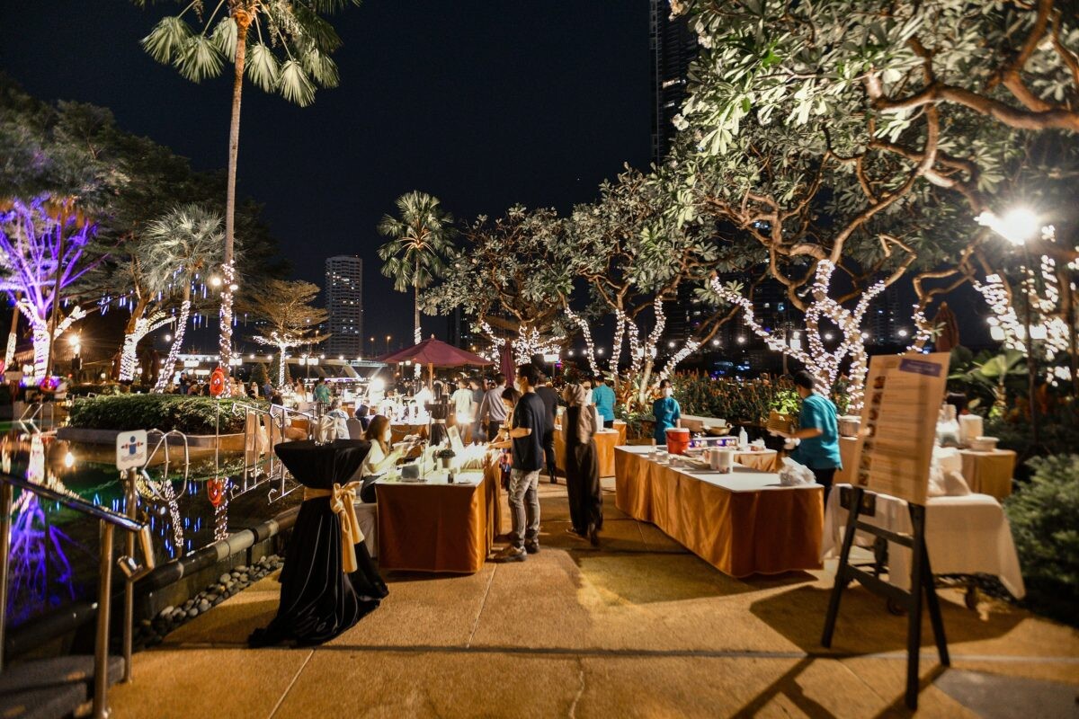 We Are Back! Experience the 18th “Raan Dung Ross Ded: RDRD Street Food Buffet Under the Stars @Poolside” of Shangri-La Bangkok