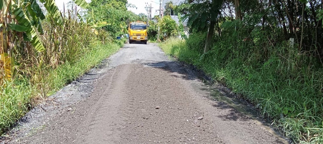 เขตหนองจอกรุดซ่อมถนนเชื่อมสัมพันธ์ ซอย 24 เตรียมของบฯ แก้ปัญหาระยะยาว