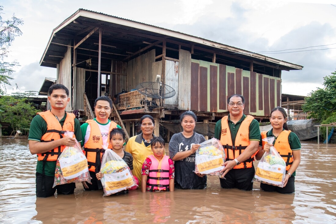 น้ำใจไม่มีหมด... จิตอาสาซีพีเอฟ-บริษัทในเครือซีพี ร้อยเรียงความดี ช่วยอุทกภัยพื้นที่ จ.สุโขทัย