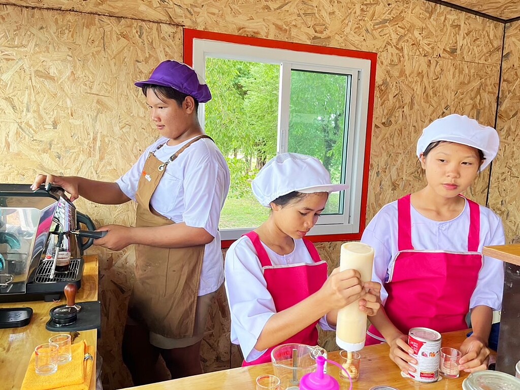 คอนเน็กซ์ อีดี ปูทางอาชีพนักเรียน รร.บ้านโนนสูงน้อย บุรีรัมย์ ดันร้านกาแฟ "CP สานฝันเด็กไทย"