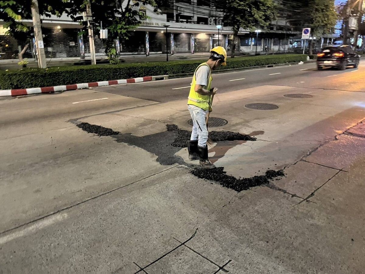 กทม. ประสาน กฟน. เร่งซ่อมคืนสภาพผิวถนนจราจรรัชดาภิเษก หน้าตึกโอลิมเปีย