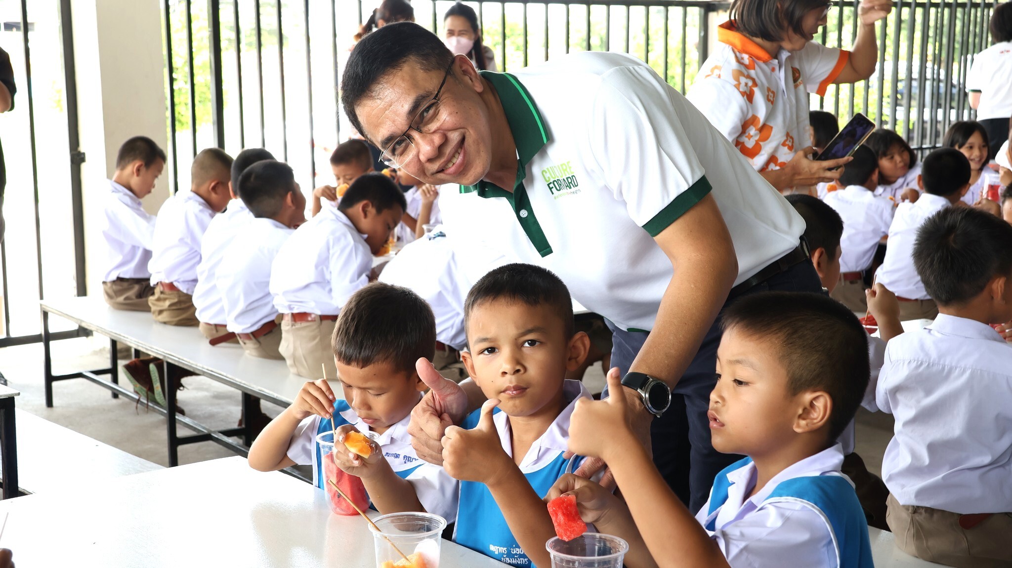 เมล็ดพันธุ์ตราศรแดง จับมือ มูลนิธิเมเจอร์แคร์ ใน "โครงการปลูกผัก สร้างสุข สร้างรายได้" หนุนนักเรียนเรียนรู้การปลูกผักปลอดสารพิษ ฝึกทักษะต่อยอดสร้างอาชีพ