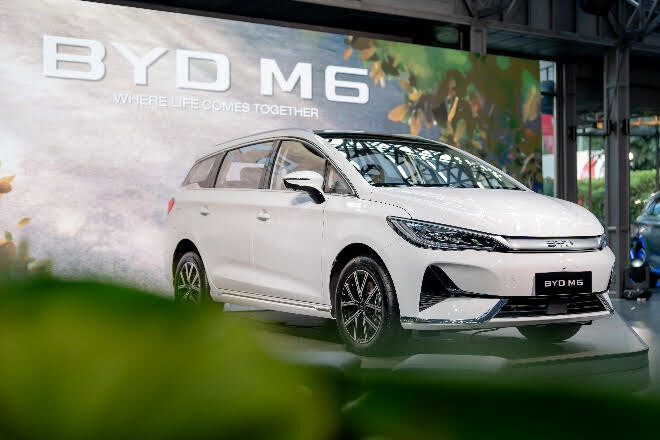 บีวายดี ร่วมกับ เรเว่ ออโตโมทีฟ เปิดตัว BYD M6 รถ MPV ไฟฟ้า 6 ที่นั่ง ตอบโจทย์ครอบครัวยุคใหม่ด้วยเทคโนโลยีล้ำสมัย และความสะดวกสบายครบครัน