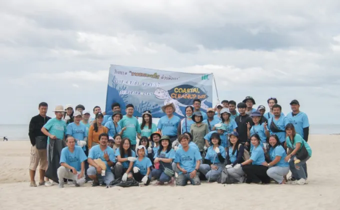 ILC ส่งโครงการ หาดสวยทะเลใส นำพนักงานลงเก็บขยะชายหาดชะอำ