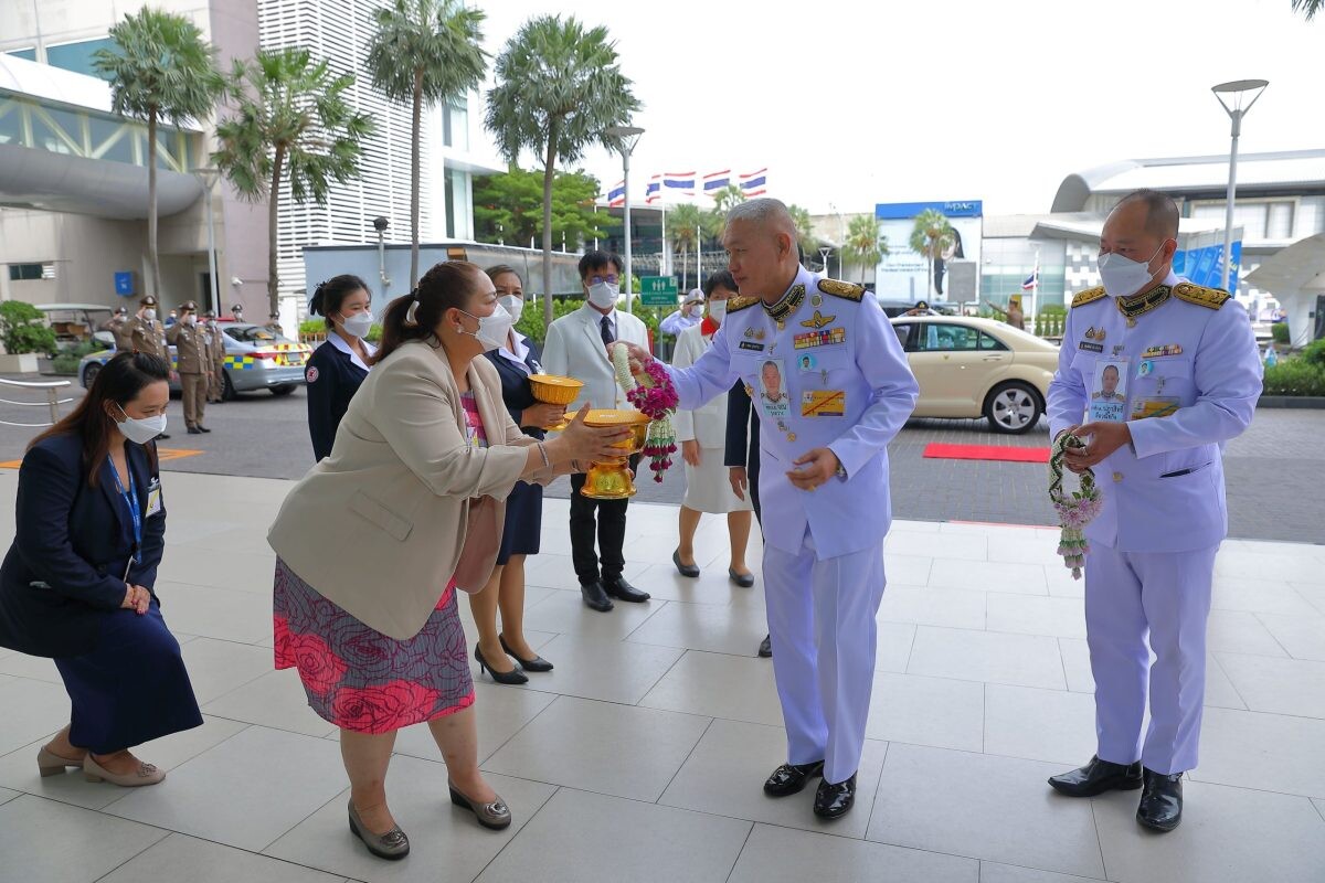 องคมนตรี ผู้แทนพระองค์ฯ เป็นประธานในพิธีประทานประกาศเกียรติคุณและเข็มที่ระลึกแก่ผู้บริจาคโลหิต