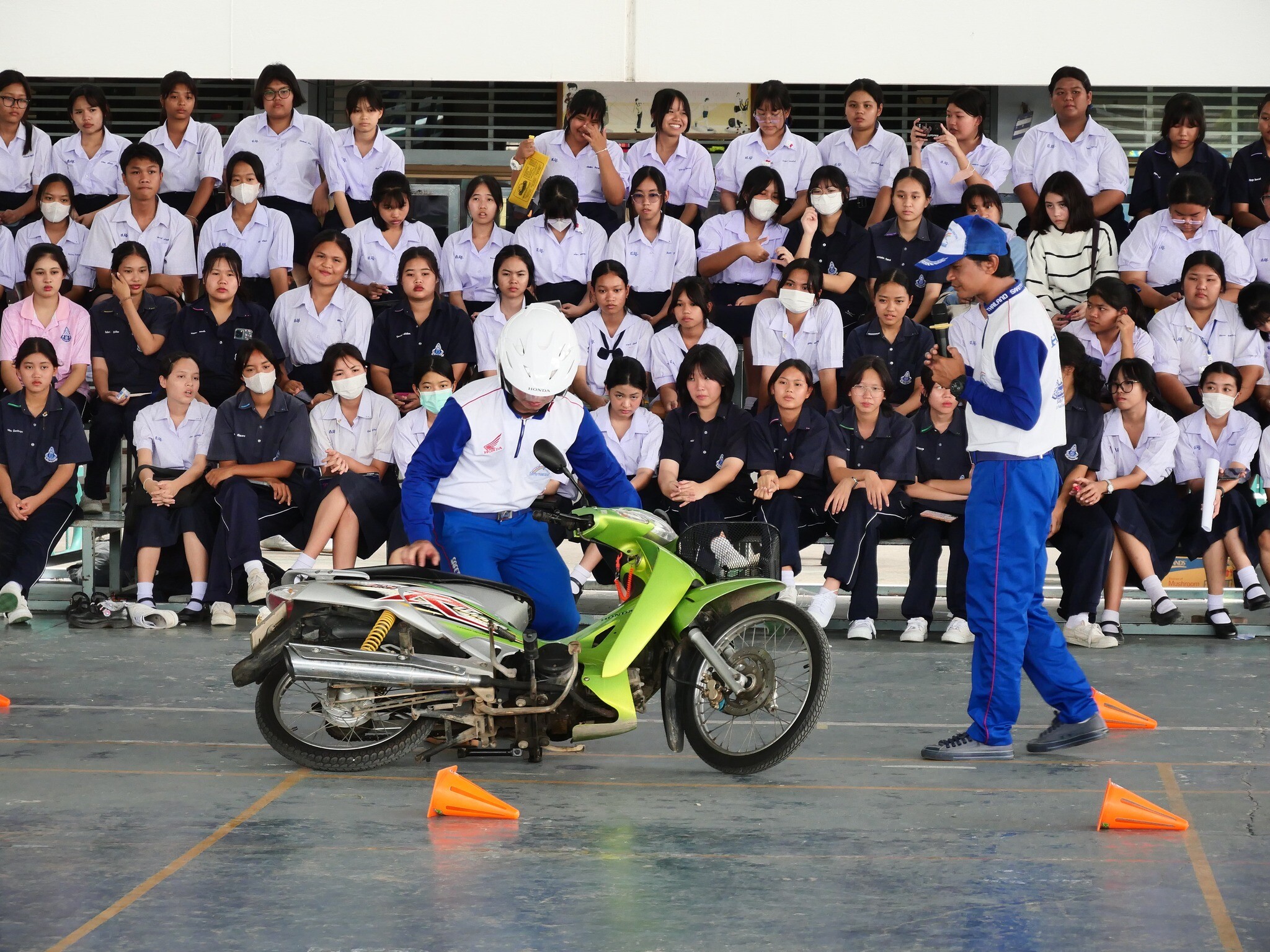 ที ลีสซิ่ง จับมือ ศรีประจันต์วัฒนยนต์ จัดอบรม "ขับขี่ปลอดภัย ร่วมใจลดมลพิษ" โรงเรียนสงวนหญิง จ.สุพรรณบุรี