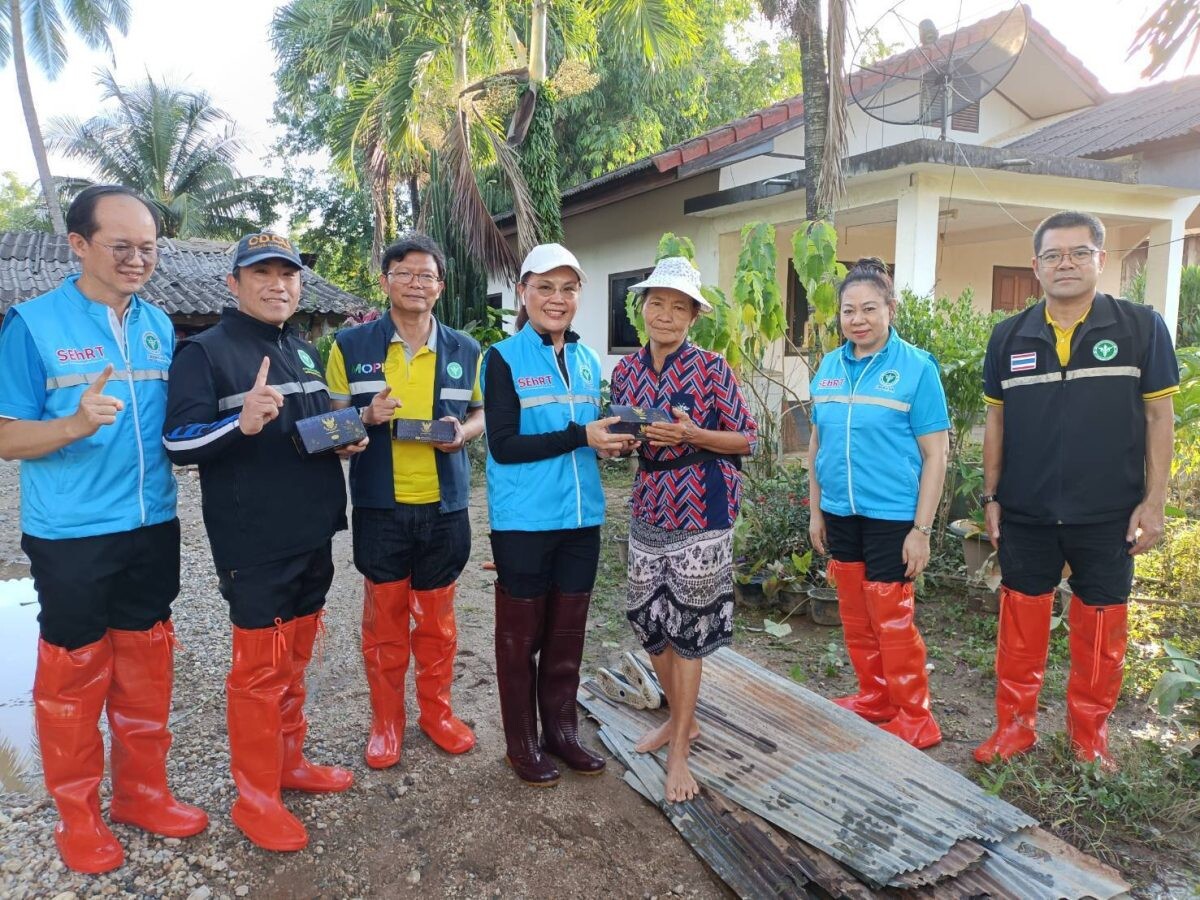 ทีม SEhRT กรมอนามัย ส่งชุดอุปกรณ์สนับสนุนช่วยน้ำท่วม พร้อมจัดการด้านอนามัยสิ่งแวดล้อมศูนย์พักพิง