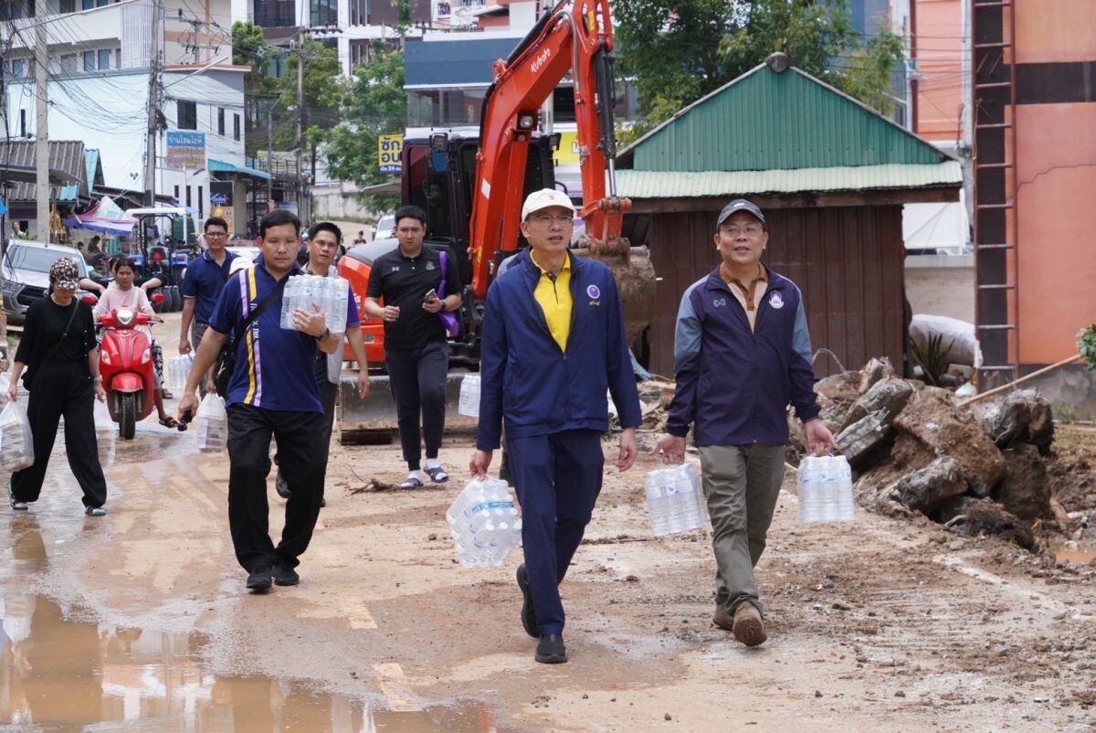 ม.พะเยา ร่วมใจช่วยเหลือผู้ประสบภัยน้ำท่วม รองปลัด อว. ลงพื้นที่เยี่ยมให้กำลังใจ