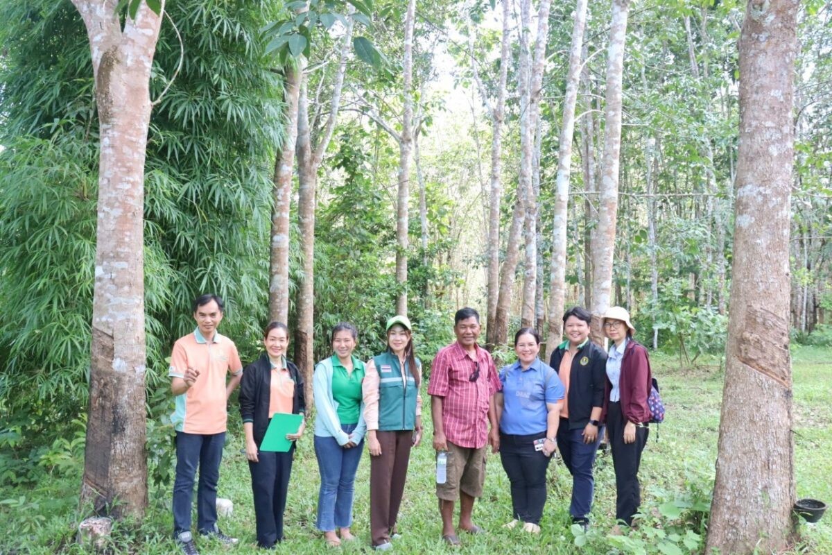 สำนักงานส่งเสริมและพัฒนาการเกษตรที่ 2 จังหวัดกาญจนบุรี ติดตามการดำเนินงานศูนย์เรียนรู้การเพิ่มประสิทธิภาพการผลิตสินค้าเกษตร(ศพก.) จังหวัดกาญจนบุรี