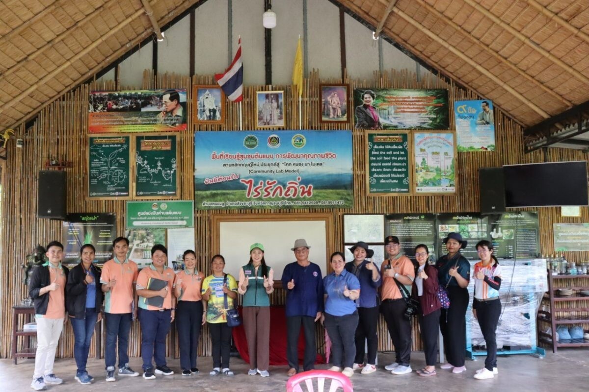 สำนักงานส่งเสริมและพัฒนาการเกษตรที่ 2 จังหวัดราชบุรี ติดตามการดำเนินงานศูนย์เรียนรู้การเพิ่มประสิทธิภาพการผลิตสินค้าเกษตร(ศพก.) จังหวัดกาญจนบุรี