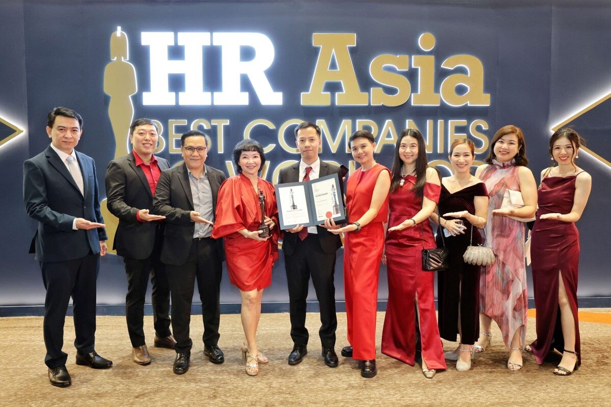 'Coca-Cola ThaiNamthip' Receives the "HR Asia Best Companies to Work for in Asia 2024" Award, recognizing its commitment to being a leading employer for its workforce.