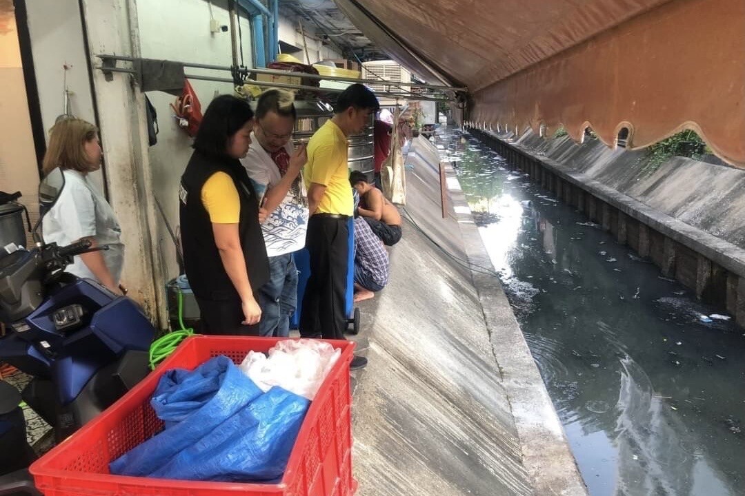 กทม. เข้มตรวจสอบสถานประกอบการย่านถนนบรรทัดทอง กำชับติดตั้งถังดักไขมัน ไม่ปล่อยน้ำเสียลงคลอง