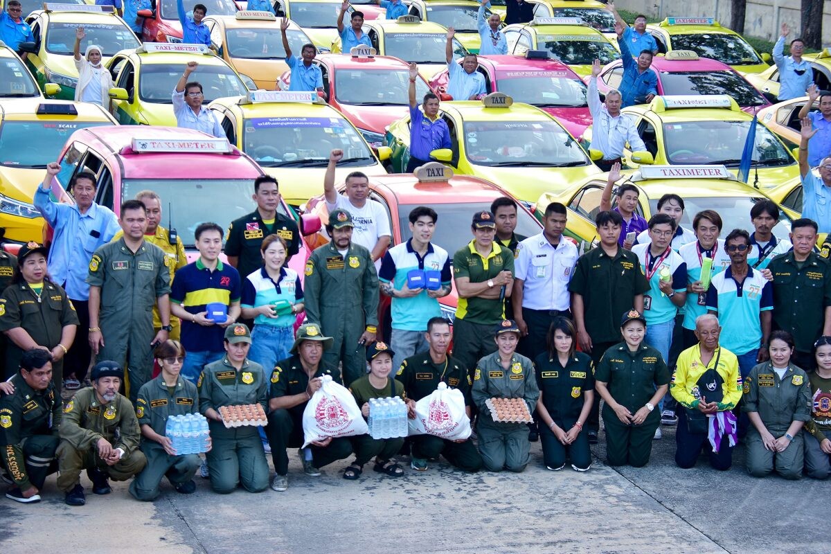 ซูเลียน ร่วมกับ มูลนิธิร่วมกตัญญู โดยบิณฑ์ บรรลือฤทธิ์ ส่งมอบสิ่งของอุปโภค-บริโภคแก่พี่น้องแท็กซี่ ถวายเป็นพระราชกุศล ในโอกาสครบรอบวันสวรรคต ในหลวงรัชกาลที่ 9