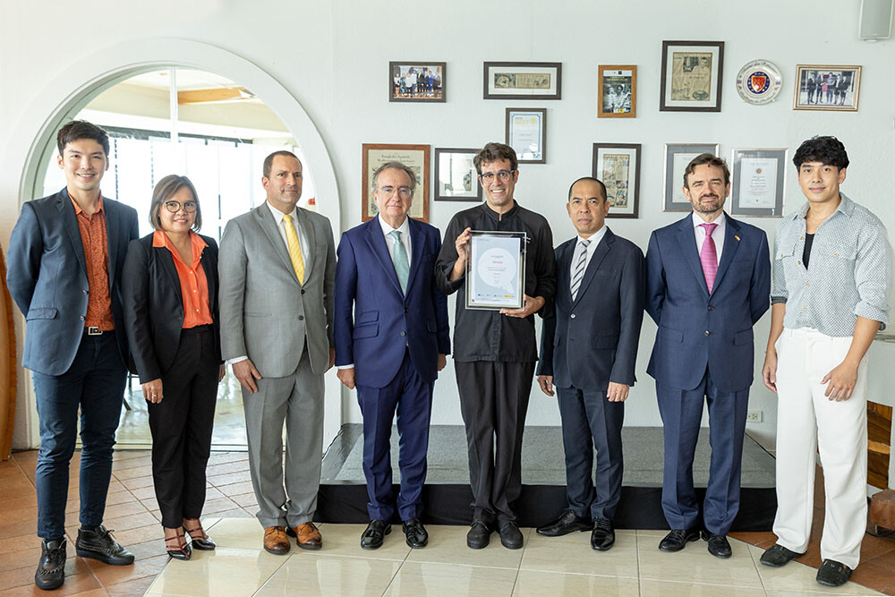 คงคุณภาพอย่างต่อเนื่อง ห้องอาหารอูโนมาสได้รับรางวัล Restaurantes de Espa?a Award 2024 โดยสถาบัน Spanish Institute for Foreign Trade (ICEX)