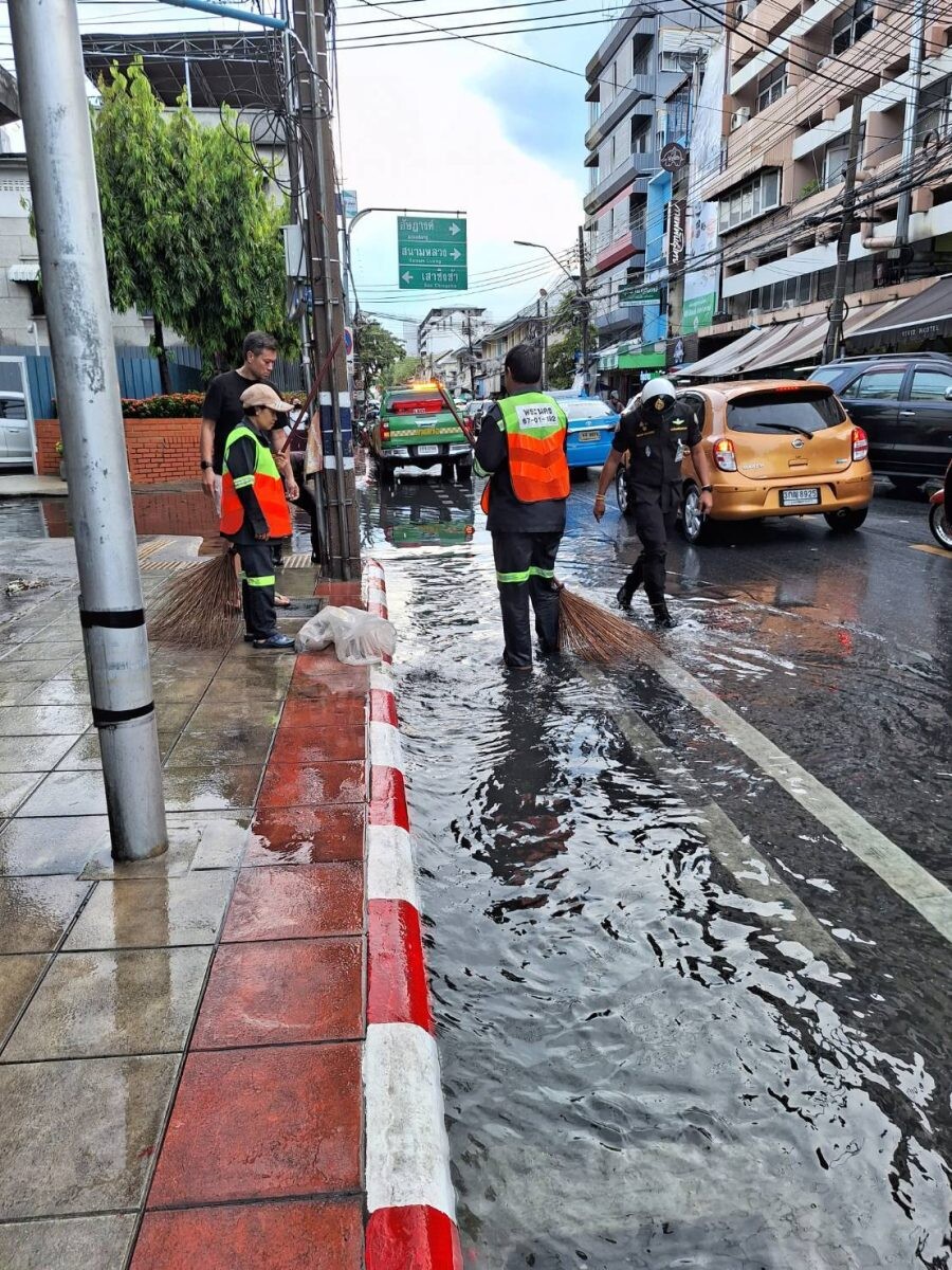 กทม. รุดแก้ปัญหาน้ำท่วมขังถนนรามบุตรี-ท่าเตียน พร้อมเชื่อมระบบระบายน้ำกันน้ำย้อนกลับ