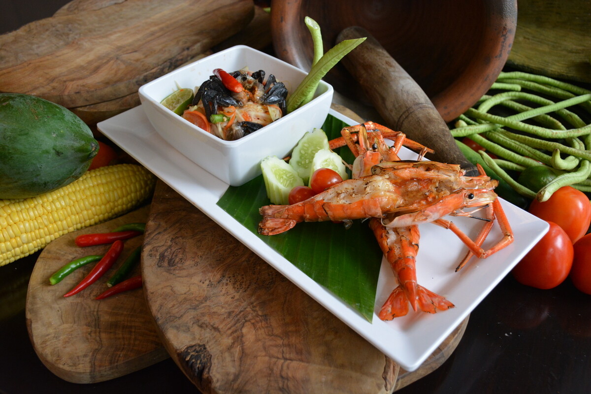 สัมผัสรสชาติจัดจ้านสไตล์อีสานที่ห้องอาหารเรือนต้น โรงแรมมณเฑียร สุรวงศ์ กรุงเทพฯ