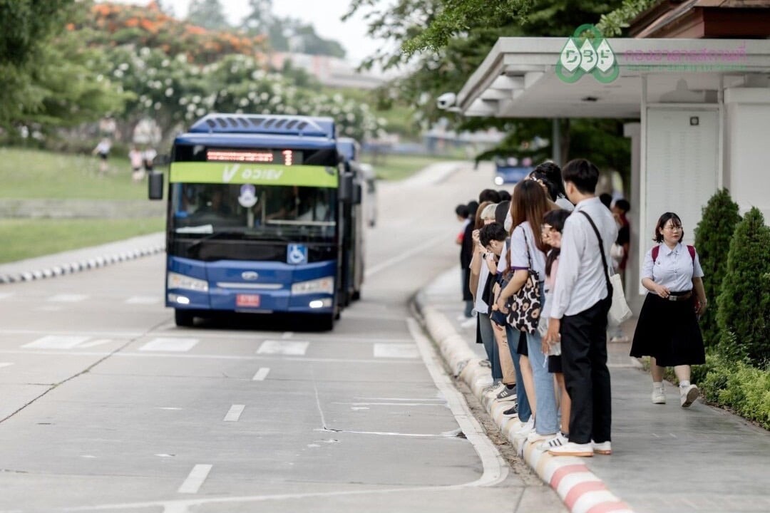 ม.พะเยา นำร่องใช้ EV Bus ลดโลกร้อนและการปล่อยก๊าซเรือนกระจกอย่างยั่งยืน ด้วย Carbon Neutrality