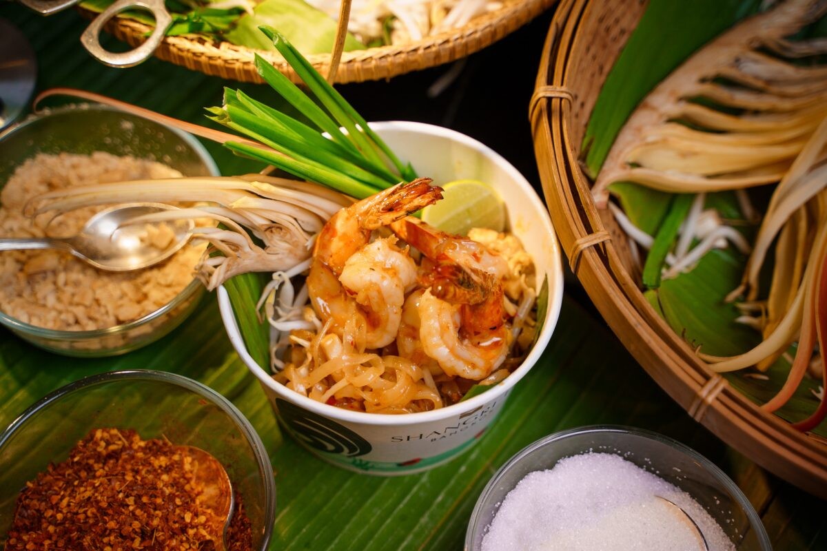 Experience the 20th "Raan Dung Ross Ded: RDRD Street Food Buffet Under the Stars @Poolside" of Shangri-La Bangkok