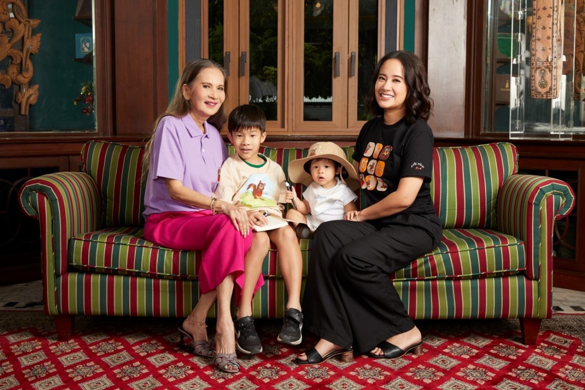 Princess Maha Chakri Sirindhorn bestows a Happy Squirrel royal painting for the Ramathibodi Foundation's charitable memorabilia collection to help with the purchase of medical equipment and impoverished patients