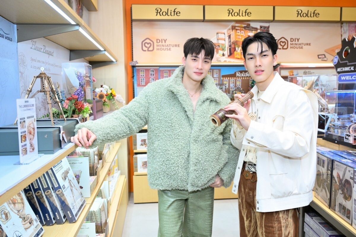 เปิดแล้ว Rolife Flagship Store ครั้งแรกในเอเชียตะวันออกเฉียงใต้ 2 หนุ่ม "มีน พีรวิชญ์" และ "ต้า อธิวัตน์"ร่วมงานของสะสมสุดน่ารัก