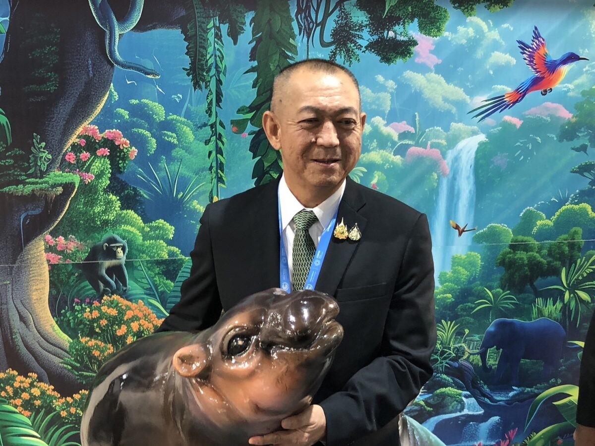 ดร.เฉลิมชัย เยี่ยมชม Thailand Pavilion ร่วมกิจกรรมคู่ขนาน COP29 พร้อมถ่ายรูปคู่ "น้องหมูเด้ง" ขวัญใจชาวโลก