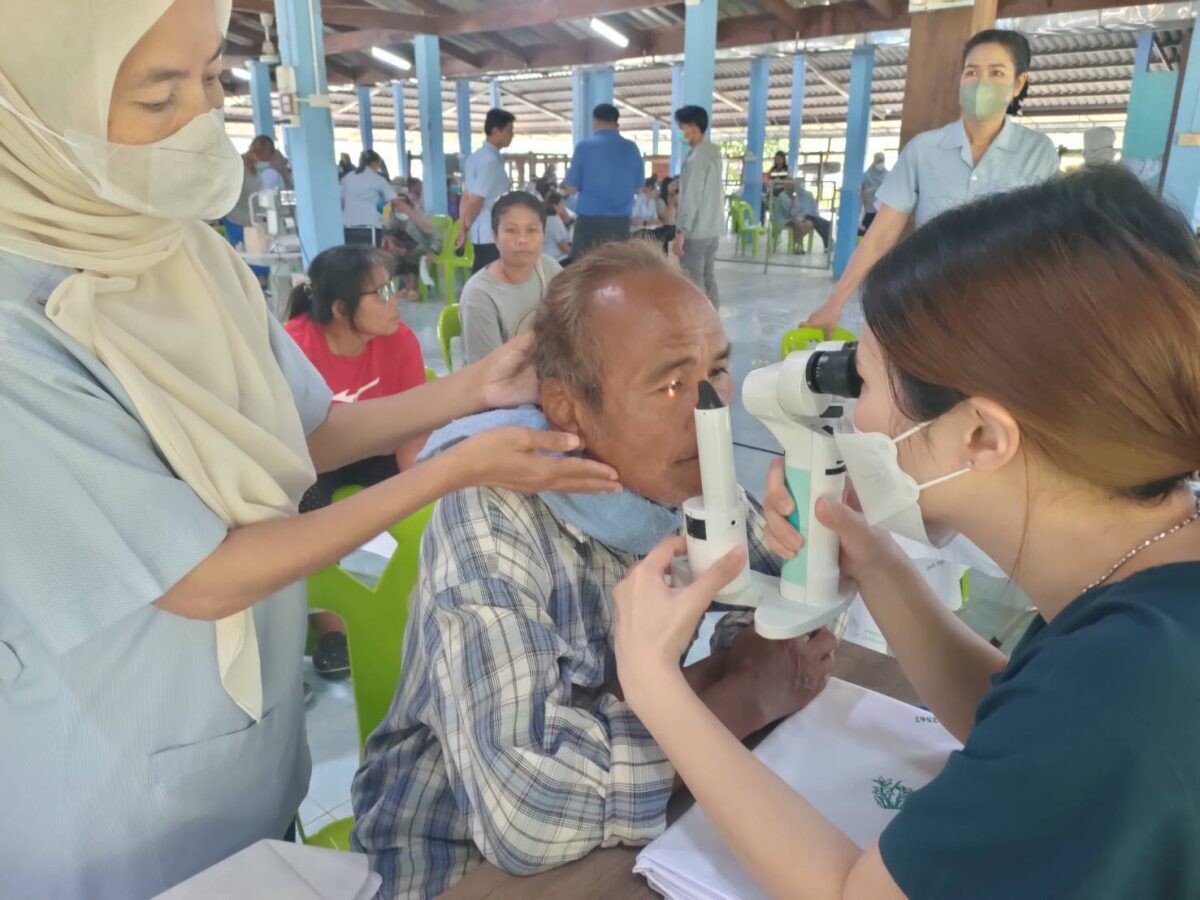 "สานต่อพระราชปณิธาน สร้างคุณภาพชีวิตที่ดีสู่ชุมชน" โครงการตรวจรักษาสายตาเคลื่อนที่ ตามแนวพระราชดำริ